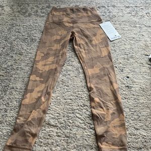 Camo aligns lulu size 4 never worn